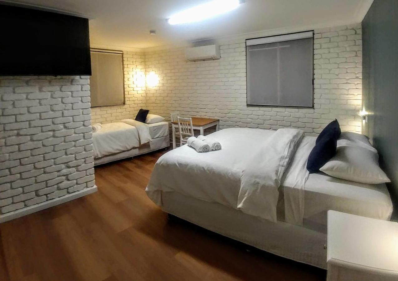 Bay House Motel บาโทเบย์ ภายนอก รูปภาพ